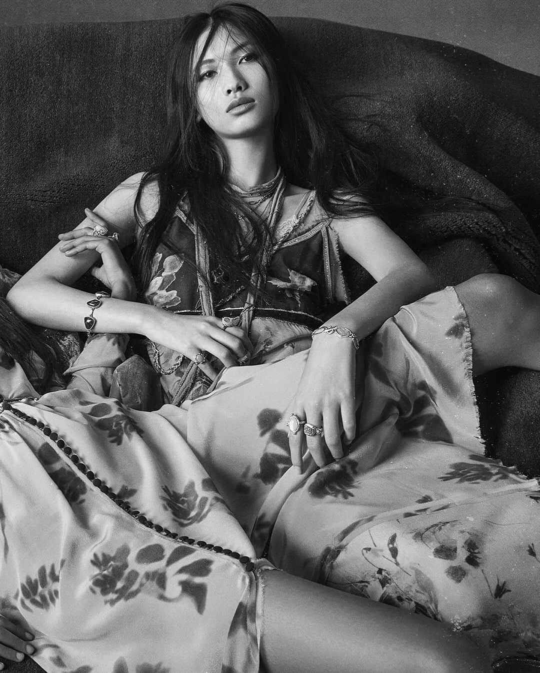 ZARAさんのインスタグラム写真 - (ZARAInstagram)「SS20 Campaign. Woman Collection  Photographs: Steven Meisel #StevenMeisel Stylist: Karl Templer #KarlTempler Creative Direction: @fabienbaron Thank you @lexiboling @mona_tougaard @ningjinyi @abbychampion @sachaquenby #ss20 #zarawoman #zaracampaign」4月17日 17時28分 - zara