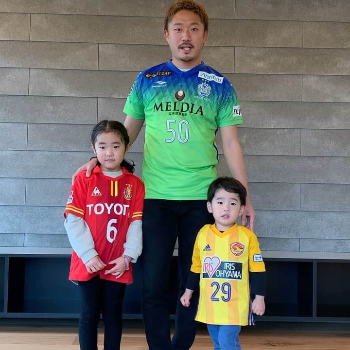 のインスタグラム：「湘南乃風HAN-KUNさん @voicemagicianjp から 熱男リレーのバトン受け継ぎました！ . コロナウィルスみんなで必ず乗り越えましょう！ #stayhome#家にいよう . 次は @danstagram_01  @takayamakaoru23  @shonan22628  @mitsukisaito  @ryogo_yamasaki_11  @okazaki.ryohei3  @allllmight410  是非お願いします🙇‍♂️ #熱男リレー  #古林将太 #コバショー  #湘南ベルマーレ」