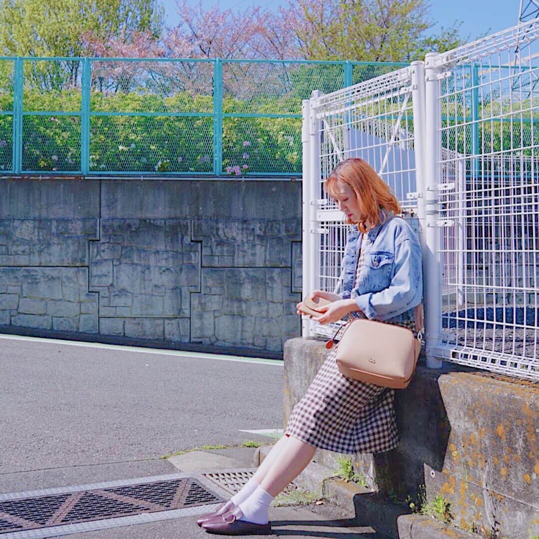 SuperGroupiesのインスタグラム：「#ヘタリア コラボアイテムが当たるプレゼントキャンペーン🎁 今週最後のアイテムを紹介します🥳💞 ⠀ 南イタリアをイメージした クリームカラーが可愛いミニ財布👛💨 ⠀ 裏地はデイジー、トマト、レモン、エスプレッソ、 フジッリ、絵皿、ピッツァ、「くるん」を盛り込んだ オリジナルデザインとなっています。🍅☕️🍕 ⠀ ⠀ 応募条件を満たした方の中から抽選で、﻿ 【1名様】にこちらのアイテムをプレゼント🎉﻿ ＝＝＝＝＝＝＝＝＝＝＝＝＝＝＝＝＝＝＝＝＝＝＝﻿ 📌プレゼント商品 ヘタリア World★Stars / 南イタリア モデル 財布 ＝＝＝＝＝＝＝＝＝＝＝＝＝＝＝＝＝＝＝＝＝＝＝﻿ ⠀ 👆1つ、2つ前の投稿にて 同モデルの違うアイテムが当たる プレゼントキャンペーンを開催中！ ⠀ ぜひチェックしてみてください！🤗 ⠀ ⠀ 🔻応募方法など詳細は、こちらをチェック🔻 ⠀ ⠀ 📌キャンペーン期間 4/17（金）〜4/20（月）23時59分まで﻿﻿ ⠀ ⠀ 📌応募方法 カンタン2ステップで応募できます！ ─────────────────────﻿ 1️⃣SuperGroupies 公式アカウント（ @supergroupies ）をフォロー﻿ 2️⃣この投稿を「いいね！」 ─────────────────────﻿⠀⠀⠀⠀⠀⠀⠀ ⠀ ⠀ 📌注意事項 ・当選者には当店のアカウントからDMをお送りします。 ・当選商品は撮影に使用したサンプル品も含まれます。ご了承のほどお願いいたします。⠀ ・当選商品の発送は日本国内に限らせていただきます。﻿ ・当選した方はこちらのアカウント・ライブ配信にて紹介させていただく場合がございます。 ⠀」