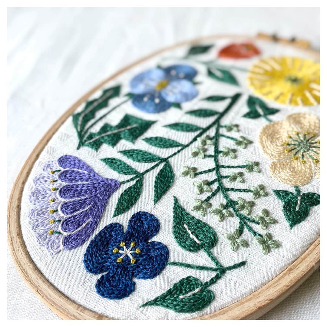 樋口愉美子さんのインスタグラム写真 - (樋口愉美子Instagram)「. Colorful flower  元気になれる色🌈 . . #embroidery #embroiderytime #handmade #embroideryhoop #embroideryhoopart #stayhome #おうち時間 #刺繍 #手仕事」4月17日 17時51分 - yumikohiguchi