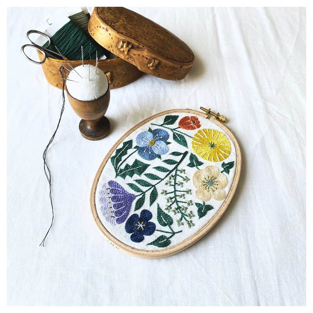 樋口愉美子さんのインスタグラム写真 - (樋口愉美子Instagram)「. Colorful flower  元気になれる色🌈 . . #embroidery #embroiderytime #handmade #embroideryhoop #embroideryhoopart #stayhome #おうち時間 #刺繍 #手仕事」4月17日 17時51分 - yumikohiguchi