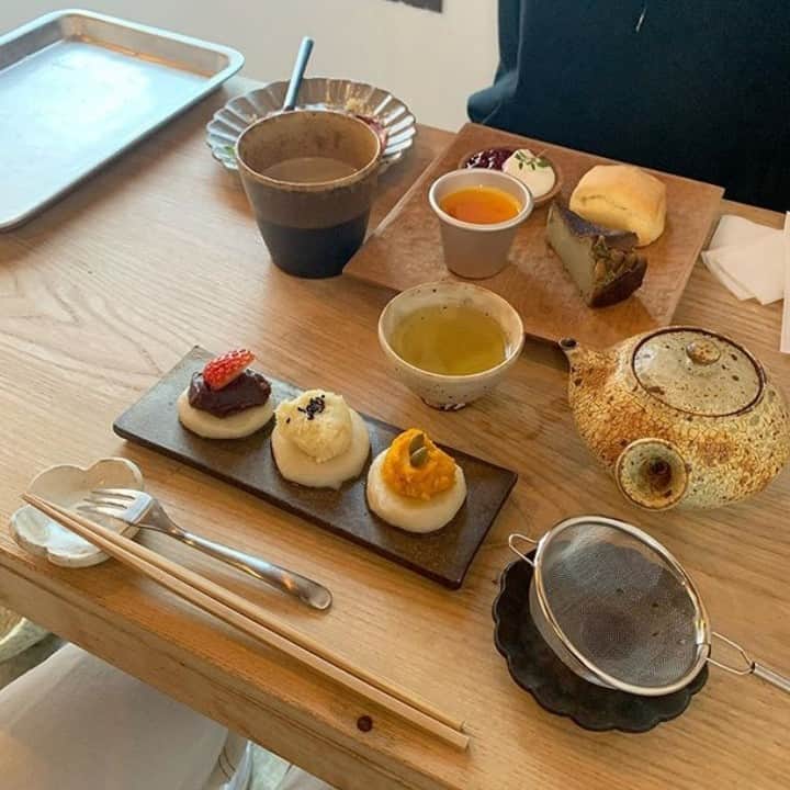 のインスタグラム：「【 cheer cafe /北海道・札幌 】 . 札幌市厚別区の『cheer cafe』。 閑静な住宅街にあるcheer cafeの店内は、ナチュラルな雰囲気が魅力です。 . 食事もスイーツも楽しめるおしゃれカフェ。 . 静かな店内で一人で読書、なんて贅沢な過ごし方もおすすめです！ . ぜひ訪れてみてください😊 . 📍札幌市厚別区青葉町2丁目1-6 . 📷写真・情報提供：@___kureha___ さん 素敵な投稿をありがとうございます✨ . \ 一緒にルトロンinstagramを盛り上げませんか？🙋‍♀️ / #ルトロン で素敵なおでかけ体験をシェアしてくれる方を大募集しています♪投稿内容は、instagramで紹介させていただきます☺️ . #letronc #カフェ #カフェスタグラム #カフェ部 #大人カフェ #おしゃれカフェ #おしゃカフェ #カフェめぐり #カフェ巡り #カフェ好き #カフェスタグラム #スイーツ #スイーツ部 #スイーツ巡り #和菓子 #インスタ映えスイーツ #スイーツ女子 #cafe #instacafe #cafestagram #カフェ好きな人と繋がりたい #スイーツ好きな人と繋がりたい #北海道カフェ #札幌カフェ　#cheercafe #チアーカフェ #和菓子好きな人と繋がりたい #和菓子好き #ヘルシーランチ」