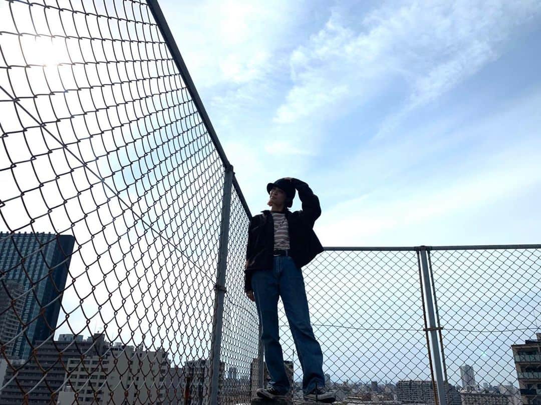 山川未菜さんのインスタグラム写真 - (山川未菜Instagram)「はやく外出たい。 かっこつけてって言われて、恥ずかしくて顔引きつってる🧚🏻🧚🏻」4月17日 18時02分 - miina_yamakawa