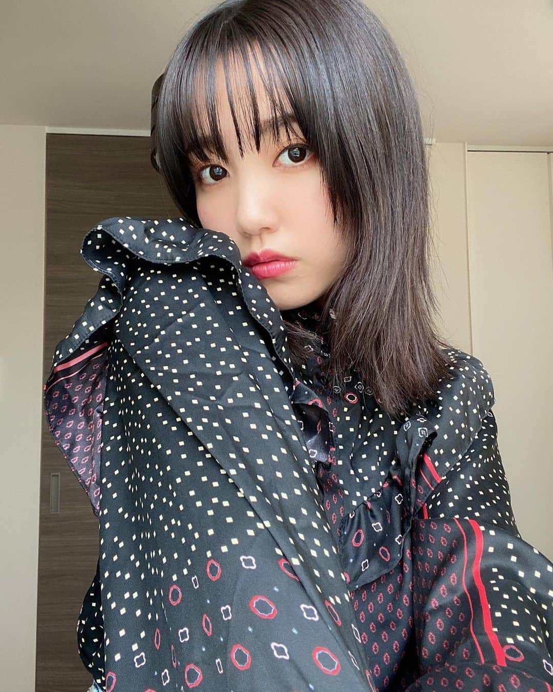 加藤玲奈のインスタグラム：「配信で着てたシャツは @zara のです✨ ZARAのお洋服可愛くて好き🥰」