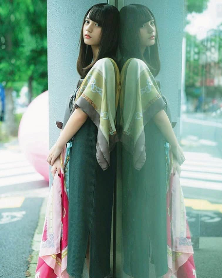 小坂菜緒ファンページのインスタグラム：「☀️ 鏡の中の自分が本当の自分だったりして。  #日向坂46#日向坂 #小坂菜緒 #こさかな #hinatazaka46 #follow #Instagood #like4like」