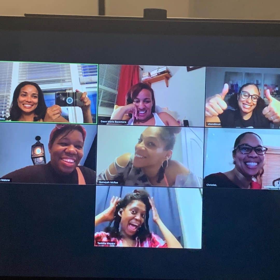 ロッチェル・エイツのインスタグラム：「So, this is how I spent my evening yesterday. A 3 hour long zoom party with my girls, celebrating my sis @sumayahmcrae. Happy Birthday beautiful! We may not be able to all be together physically, but we always make the effort to show our love for each other! I love you guys! 😘♥️🙏🏽 @deans_malone @theonlyshondi @lexxy76 @dmbaze」
