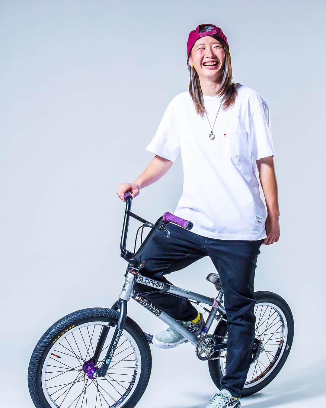 大池水杜のインスタグラム：「L M A O 😁 EVERY DAY🤟🏼🤟🏼🤟🏼 笑いながら撮影たのしかった！真顔とかキメ顔は苦手だけど笑う写真は撮ってもらえるよーになってきた😁 撮影シリーズ～完～ @visavis_jp #タウン情報おかやま  #ライト電業 #bigjohn #bluesakura #slopeshot #bmx #bmxgirl #bmxfreestyle #bmxwomen」