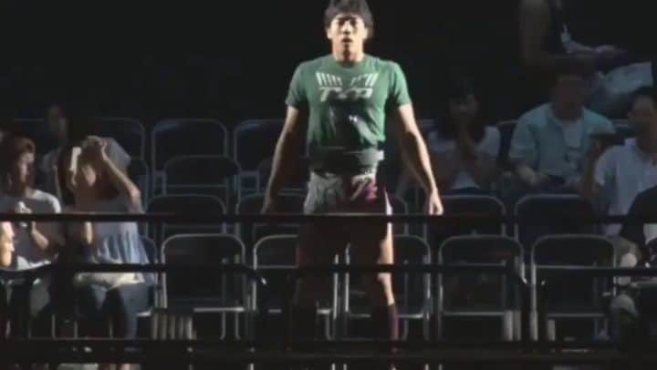 竹下幸之介のインスタグラム：「@powerliftingtpa  DDTプロレスリング 竹下幸之介の思い出の試技  2017年8月3日のDDTプロレスリングビアガーデン大会の試合前に行った力自慢のプロレスラーたちによる非公式のデッドリフト大会。  240kgがこれまでのベスト記録で、この日は250kgに挑戦しました。  この直後、大日本プロレスの岡林裕二選手がルーマニアンデッドリフトで300kgを挙げて会場をどよめかせていて、震えました。  #powerlifting #squat #benchpress #deadlift #workout #motivation #フィットネス #筋トレ #ddtpro #bjw #muscle」