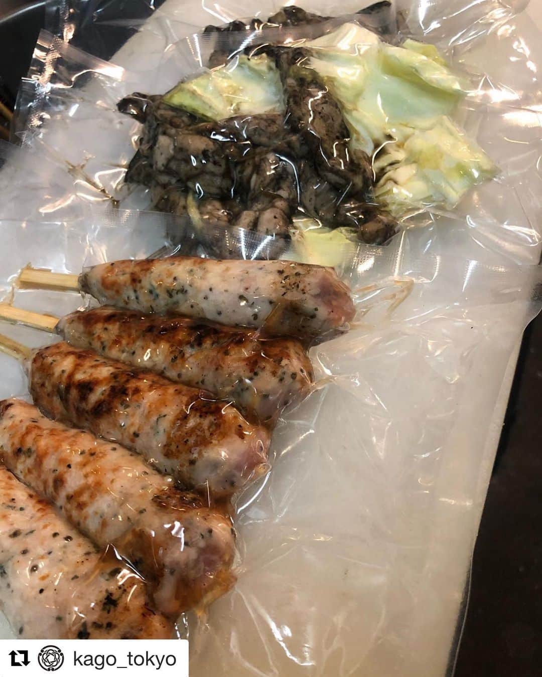 桜井誠のインスタグラム：「籠のお持ち帰りが強化されてる！！ 安心して美味しく持ち帰れるサービス！是非ご利用を！ #Repost @kago_tokyo with @get_repost ・・・ . . 『真空パックでのお持ち帰り販売を始めます』 . 日頃よりご贔屓にしていただき誠にありがとうございます。 . 　今般のコロナウイルス感染症の蔓延による国・都からの自粛・休業の要請により3月末より通常営業を停止し、お持ち帰りのみでの営業を続けております。 その間にも買いに来た方々からも大変好評をいただき感謝に絶えません。 . ただ毎日感じることは、「やっぱり出来たての料理をその場で食べていただきたい」ということです。現状それは朝5時から夜8時までの間に「人を集める」ということでしか叶いませんが、少しでも作りたての状態を感じていただけるように「真空パック」での販売を行うことにしました。  一般的なレトルトや真空パック商品と同じように湯せんや電子レンジ、鍋での温め直しで召し上がれます。 . 冷蔵品でも多少日持ちは伸びますのでお買い上げの日に食べなくても大丈夫です。 冷凍してしまえばなおさらです。 . 品書きについては随時更新していきます。 . 店での臨場感を謳っておいて金額が店と違うというのはツッコミ対象なので、設備投資やその他の諸経費は含まず普段の品書き通りのお値段でやらせていただきます。お持ち帰りなので消費税は8%となります。 . . これまで通り電話注文も承ります。 その際は受け取り時間に合わせて可能な限り出来たての状態でお渡しできるようにします。 同時刻の注文の状況や仕入れの状況により、お待たせすること、真空パックや予め用意していたモノでのお渡しになることもありますので何卒ご了承下さい。 . 03-5432-9876 . . #籠　#大衆居酒屋食堂籠　#三軒茶屋お持ち帰り #居酒屋お持ち帰り　#真空パックでお持ち帰り #三軒茶屋持ち帰り　#居酒屋持ち帰り　#真空パックで持ち帰り　#三軒茶屋テイクアウト　#真空パックテイクアウト」