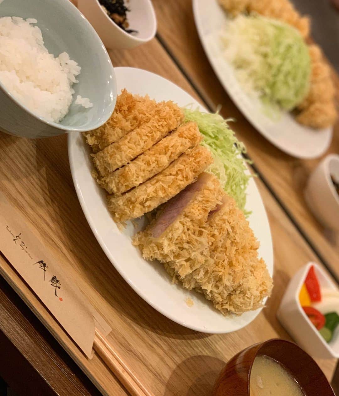 高瀬友規奈さんのインスタグラム写真 - (高瀬友規奈Instagram)「Just can’t wait to face this type of dishes that you can’t have somewhere else but here. ・ ・ ・ ここ以外で食べられない最強タイプのとんかつ。早くまた食べたいですね。 #tonkatsu」4月17日 12時08分 - yukina_731