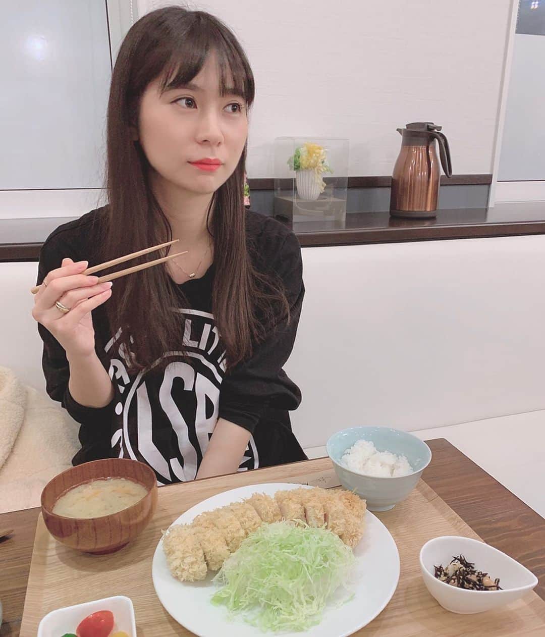 高瀬友規奈さんのインスタグラム写真 - (高瀬友規奈Instagram)「Just can’t wait to face this type of dishes that you can’t have somewhere else but here. ・ ・ ・ ここ以外で食べられない最強タイプのとんかつ。早くまた食べたいですね。 #tonkatsu」4月17日 12時08分 - yukina_731