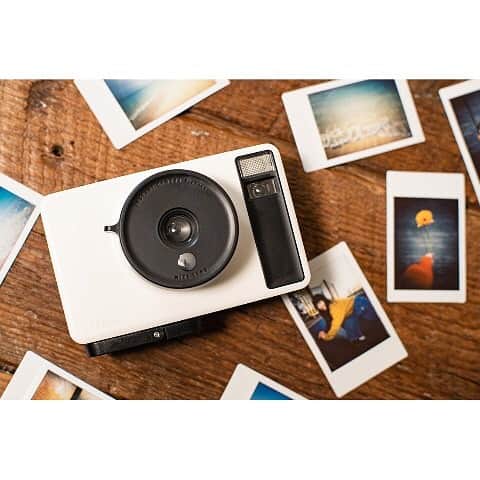 のインスタグラム：「きまぐれエモいインスタントカメラで、何気ない日常を記録してみませんか？？﻿ ﻿ 「Pixtoss（ピックトス）」は、市販のインスタントフィルム（インスタックスミニ（チェキ）フィルム）を使用し、アナログ仕様で簡単に写真撮影を楽しむことができる、近距離撮影専用のインスタントトイカメラ📷﻿ ﻿ #pixtoss  #エモ写  #チェキ  #チェキのある生活 ﻿ #カメラ女子  #カメラ男子  #ヴィレヴァン  #ヴィレッジヴァンガード ﻿ #ヴィレッジヴァンガードオンラインストア」