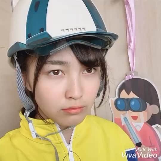 堀口日萌のインスタグラム：「音量注意⚠️ 今日は地球防衛軍ごっこしました🚀 かっこいいヘルメット被ったらテンション上がるよね💁‍♀️💁‍♀️ 上からなんか落ちてきても怪我せんし一石二鳥🐔 ※これでも宿題ちゃんとしてます  #ひめ #おうち時間 #stayhome」