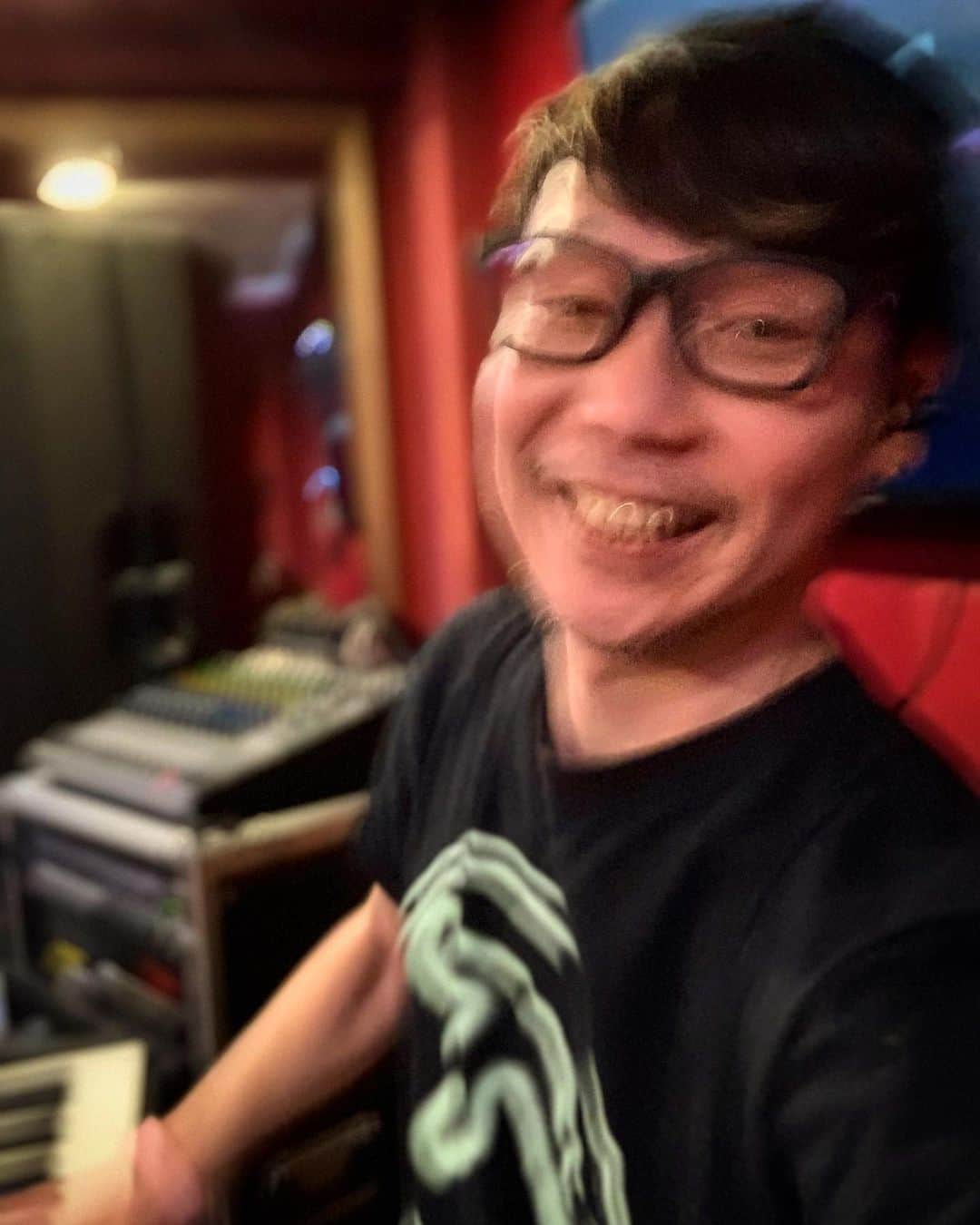 のインスタグラム：「フロンティア・バックヤードとの斬新オンライン・デュエット『ハ/ー/ト/ブ/レ/イ/ク』配信開始📱💻🗯 20人もいるけど曲が短いから矢継ぎ早に聴けるし各ボーカリストの違いを聴き比べるのもマジで興味深い‼️ Take a Listen🎧🔊✨ https://diskunion.lnk.to/wBtDXAsl  #Online #Duet #heartbreak #Lets #Stay #Playing #Music #Together #Forever #and #StayPunkForever #with #FrontierBackyard #FBY #TheStarbems #Gallow」