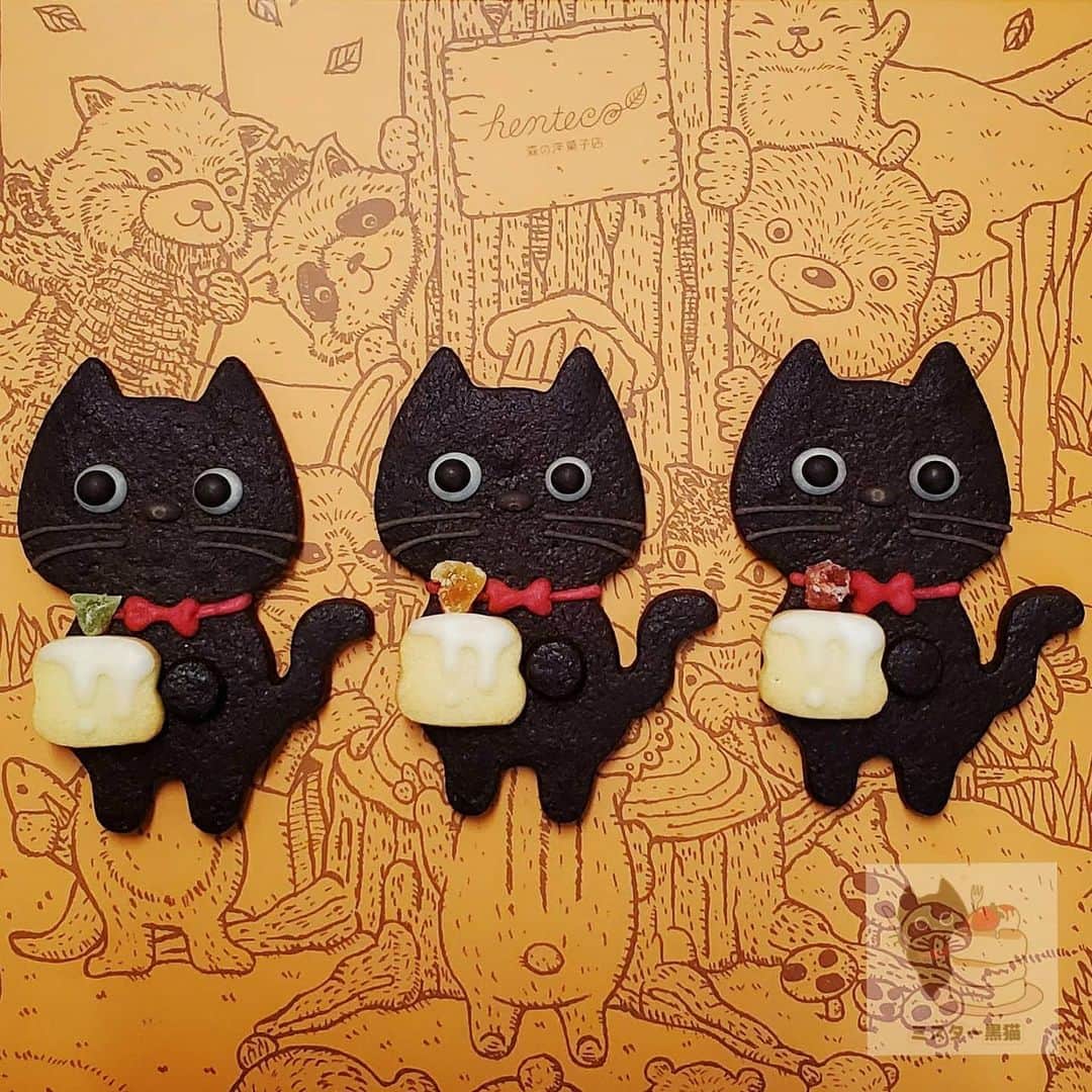 ミスター黒猫（黒猫仙人）さんのインスタグラム写真 - (ミスター黒猫（黒猫仙人）Instagram)「くろくろ黒猫～♪ 【henteco 森の洋菓子店】 近日発売・期間限定・オンラインストア限定 😸ミスター黒猫クッキー  かわいいどうぶつクッキーやパフェ、くまのオムライスなどが大人気のお店 現在は5月6日(水)頃の再開を目処に休業中ですが、オンラインストアでどうぶつクッキーやくまやきが購入出来ます  そんな今だからこそ、ご自宅で少しでも笑顔になってほしい！と「ミスター黒猫」のクッキーがオンラインストアで販売開始しました 完成度が高くかわいくてテンションMAXひゃっほー！ 詳しくはハイライトの「黒猫クッキー」のリンクを見てにゃー😸. . 飲食店の皆さんも大変な時ですが、少しでも黒猫がご協力できることはさせて頂きますのでご連絡ください  #ミスター黒猫 #かわいい #可愛くて食べられない けど #食べる #おいしい #黒猫食べ過ぎ #ヘンテコ #へんてこ森の洋菓子店 #henteco森の洋菓子店 #おうち時間 #黒猫おうちカフェ @henteco_mori」4月17日 19時03分 - mr_kuroneko
