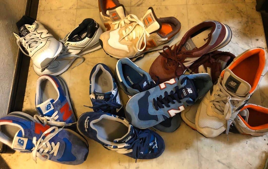 元木大介のインスタグラム：「俺のニューバランス達〜👟 並べ方アンバランス〜👟 並べ方難しいですね #元木の一言  #元木大介 #日本 #japan #プロ野球 #野球 #読売ジャイアンツ #ジャイアンツ #巨人 #giants #baseball #スニーカー  #スニーカーコレクション #ニューバランス  #スニーカー好きな人と繋がりたい #おうち時間」