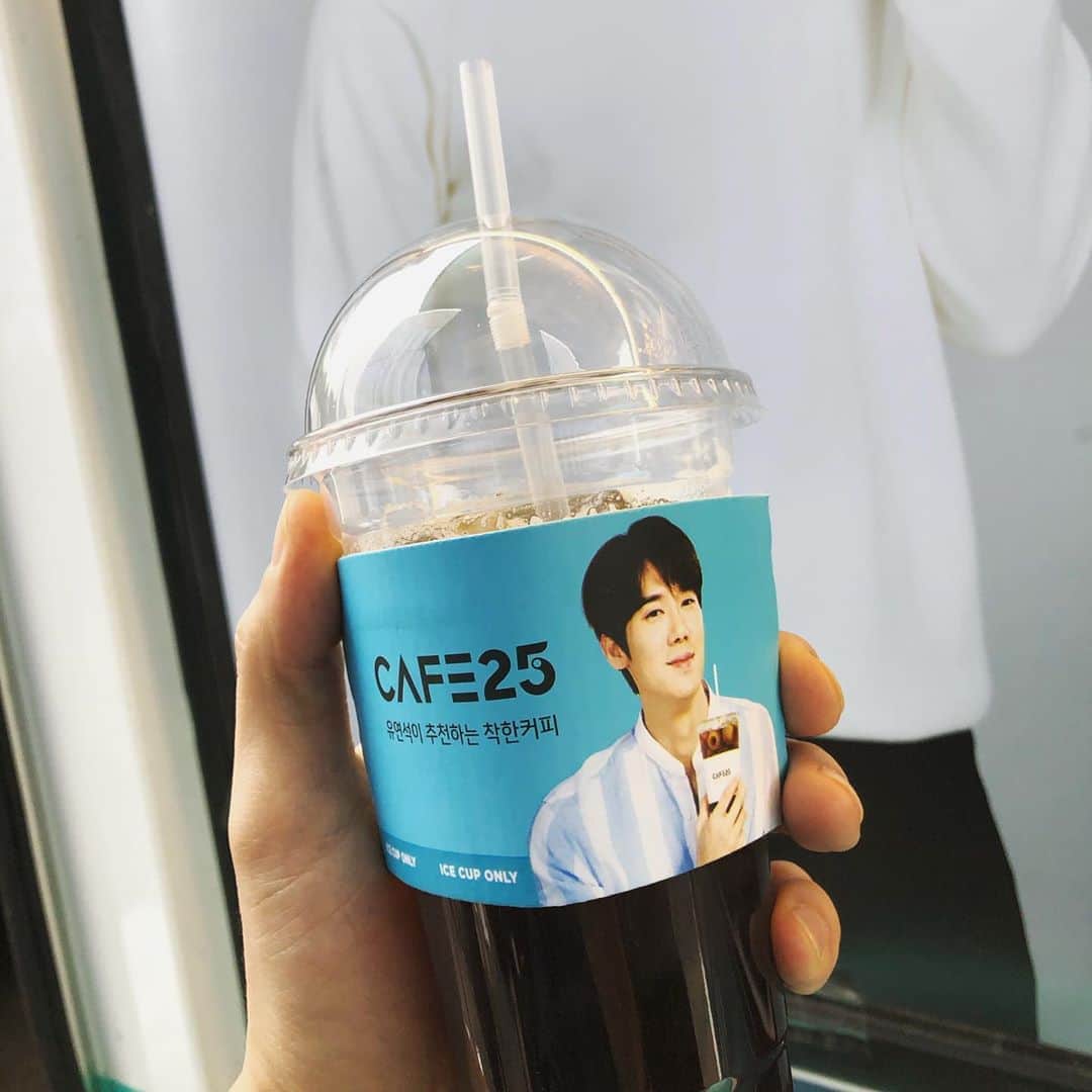 ユ・ヨンソクさんのインスタグラム写真 - (ユ・ヨンソクInstagram)「#광고 #cafe25 #착한커피차 감사합니다❤️」4月17日 13時56分 - yoo_yeonseok