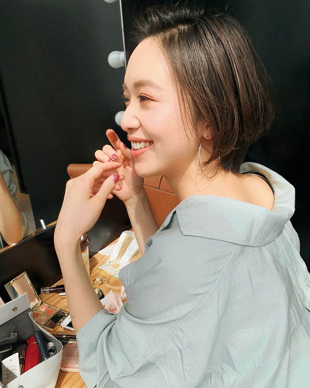 のインスタグラム：「そう言えば、まさかの緊急事態宣言の翌日、 無事に健康で誕生日を迎えました🤗✨ 人生で忘れられない日になったね🙏笑 こんな私の誕生日を覚えてくれた方々からのメッセージ📨を沢山貰ってとても幸せなのです🕊 この1年もいっぱい笑って過ごせますように🤲」