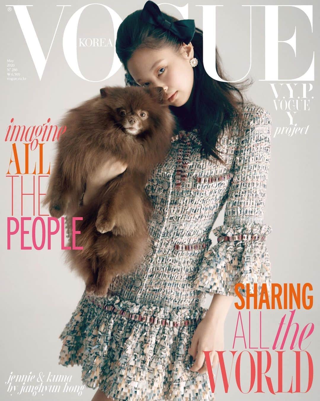 ジェニーさんのインスタグラム写真 - (ジェニーInstagram)「Special thanks to @voguekorea and @chanelofficial for including my baby Kuma in my first cover of Vogue. Coming in May 🌸」4月17日 15時04分 - jennierubyjane
