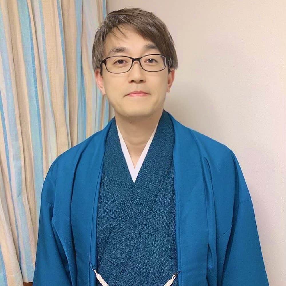 羽生善治のインスタグラム：「#将棋　#羽生善治 #shogi_danshi こんにちは。 遅くなりましたが、頂きました100の質問のお返事を次投稿でさせていただきます。 字が小さくなり、見にくくて申し訳ありませんがお暇な時間に少しでも皆さまに『クスッ』と笑ってもらえたら嬉しいですね。意外な質問や、将棋の質問など私も楽しませていただきました。将棋を強くなりたい皆さん、イベントのサイン会等で棋士に会う機会が有れば直接一言聞いてみるのも良いかもしれません。自宅の時間が、楽しい将棋ライフになりますよう願っております。羽生善治」