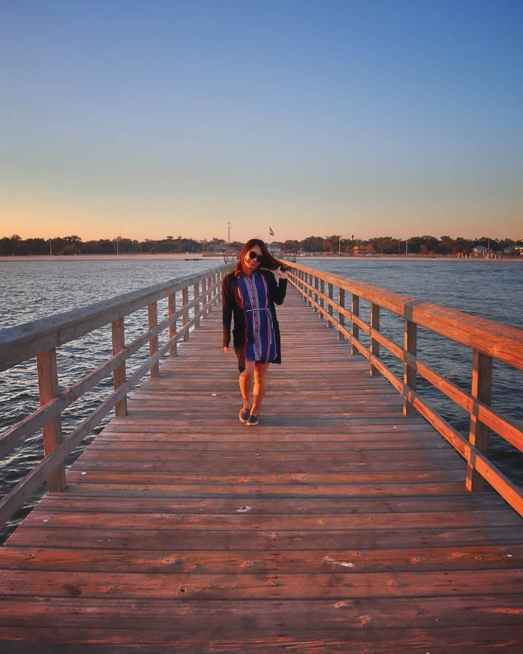 北村彩乃のインスタグラム：「📍Biloxi, Mississippi 🇺🇸 . When I used to be cool 😎🤙🌟 . 肌寒い海風ってなんだか好き〜🌊❤︎ . . . #misstraveling #takemeback #instatravel #travellover #travelgram #travelholic #oceanlover #biloximississippi #sunset #worldtraveler #nikonphotography #タビジョ #海外旅行好きな人と繋がりたい #カメラ好きな人と繋がりたい #カメラ女子　#アメリカ生活 #振り返り投稿 #海が好き #サンセット #海外旅行 #コロナに負けるな #コロナが早く終息しますように」