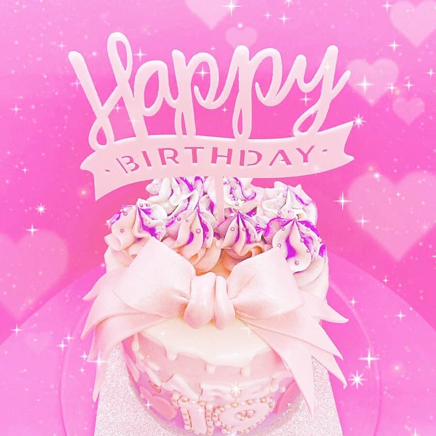 原かれんさんのインスタグラム写真 - (原かれんInstagram)「᯽ 19歳🎂の誕生日ケーキを♡ . . ꧁Happy 19th Birthday꧂ . . 今年のお誕生日ケーキは ❥ぴにかのたまご ﻿(@pinicanotamago )さんでオーダーし作って頂きましたよ♡ 沢山質問ありがとう . . . #記録用post  #原かれん #かれんたん #nmb48  #生誕祭 #birthday #誕生日 #誕生日ケーキ #cake #kawaii #pink #instagood  #셀카 #selfie #followｍe #ordermade  #リボン #instalike #love #핑크 #バターケーキ #映え #01년생 #생일 #생일케이크 #생축  #party」4月17日 15時21分 - karen_hara315