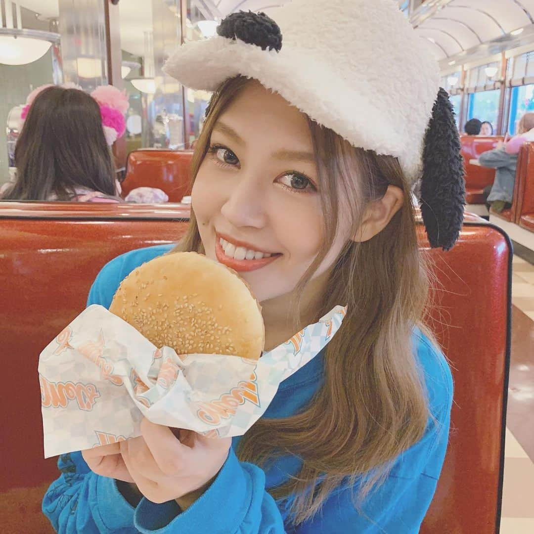 吉岡久美子さんのインスタグラム写真 - (吉岡久美子Instagram)「、 ゆにば行きたいなあ ハンバーガー食べたいなあ🍔 、 、 一緒に自粛頑張ろうね。 、 、 、 #usj #ユニバ #ハンバーガー #スヌーピー #ユニバーサルスタジオジャパン  #つぼみ大革命 #つぼみ #吉本 #よしもと #アイドル #idol #大阪 #東京 #神戸 #ライブ #instagood #いいね👍  #いいね #フォロー #ふぉろーみー #フォローミー #フォロー希望」4月17日 16時10分 - kuunyaaan