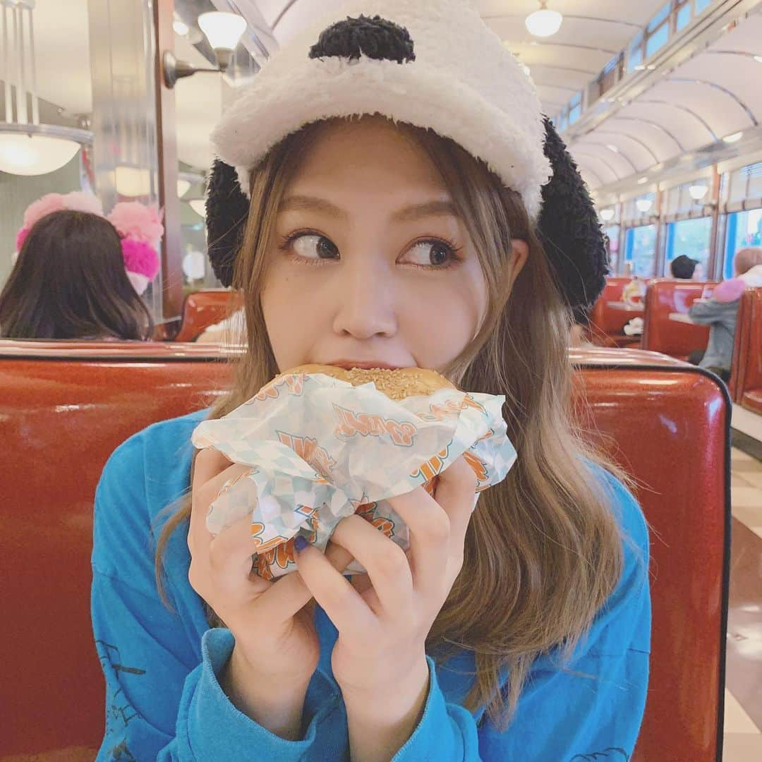 吉岡久美子さんのインスタグラム写真 - (吉岡久美子Instagram)「、 ゆにば行きたいなあ ハンバーガー食べたいなあ🍔 、 、 一緒に自粛頑張ろうね。 、 、 、 #usj #ユニバ #ハンバーガー #スヌーピー #ユニバーサルスタジオジャパン  #つぼみ大革命 #つぼみ #吉本 #よしもと #アイドル #idol #大阪 #東京 #神戸 #ライブ #instagood #いいね👍  #いいね #フォロー #ふぉろーみー #フォローミー #フォロー希望」4月17日 16時10分 - kuunyaaan