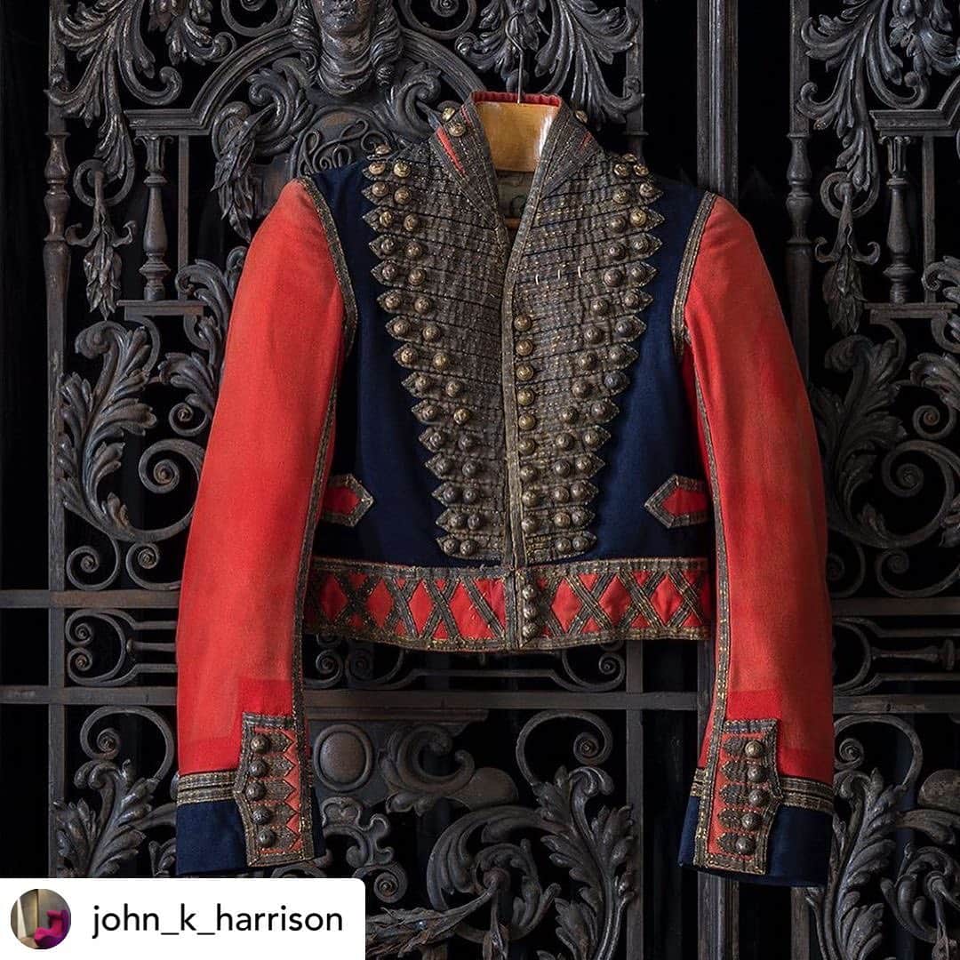 ギーブス&ホークスのインスタグラム：「Repost from @gieveslondon Creative Director @john_k_harrison  Quite often I am asked how I develop a GH collection. What steps are there on the building of the ranges. Over the next few days I will quickly show , using past collections , how some of the iconic pieces are realised. It is firstly , always a team effort and I am supported by a great team. .. Part 1 ‘  Archive:  We always begin with our archive , superb and a rich source of material to inspire and develop into relevant pieces . The images shown following inspire elements of the collection, from prints, silhouette, details , embroidery. Using these details we develop, explore, re work into a modern theme...... Part 2 to follow.」