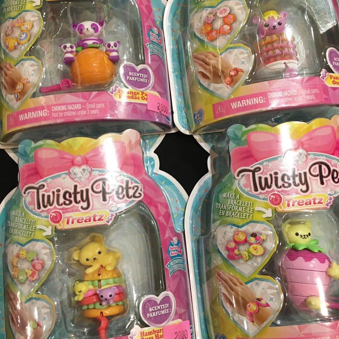 おもちゃやSPIRALさんのインスタグラム写真 - (おもちゃやSPIRALInstagram)「Twisty Petz入荷しました！﻿ ﻿ new seriesは、いろんなモチーフがブレスレットになります🍔🍓🍊🍩﻿ ﻿ 1つ2000円です！」4月17日 16時17分 - spiral_toy