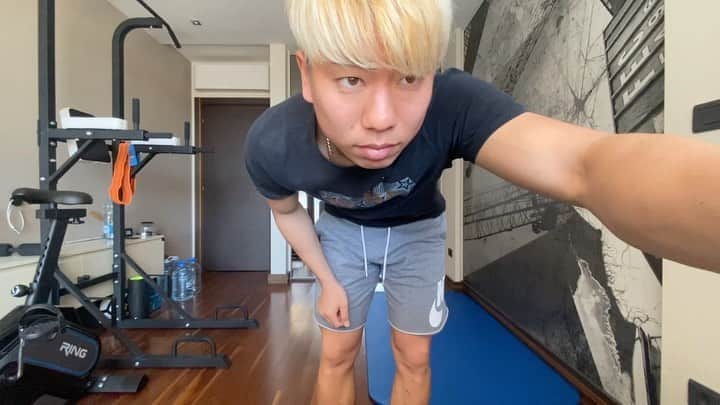浅野拓磨のインスタグラム：「自宅トレーニングwith星野源。  コロナ関係なく普段からこんな感じで楽しくトレーニングしてます。 トレーニングの合間に踊ったり歌ったり。 皆さんもちょっときつくなったら踊ったり歌ったりして楽しくやっていこう。  音楽の力ってすごいな。  #stayhome  #trainingathome  #ステイホーム #自宅トレーニング  #音楽 #星野源」