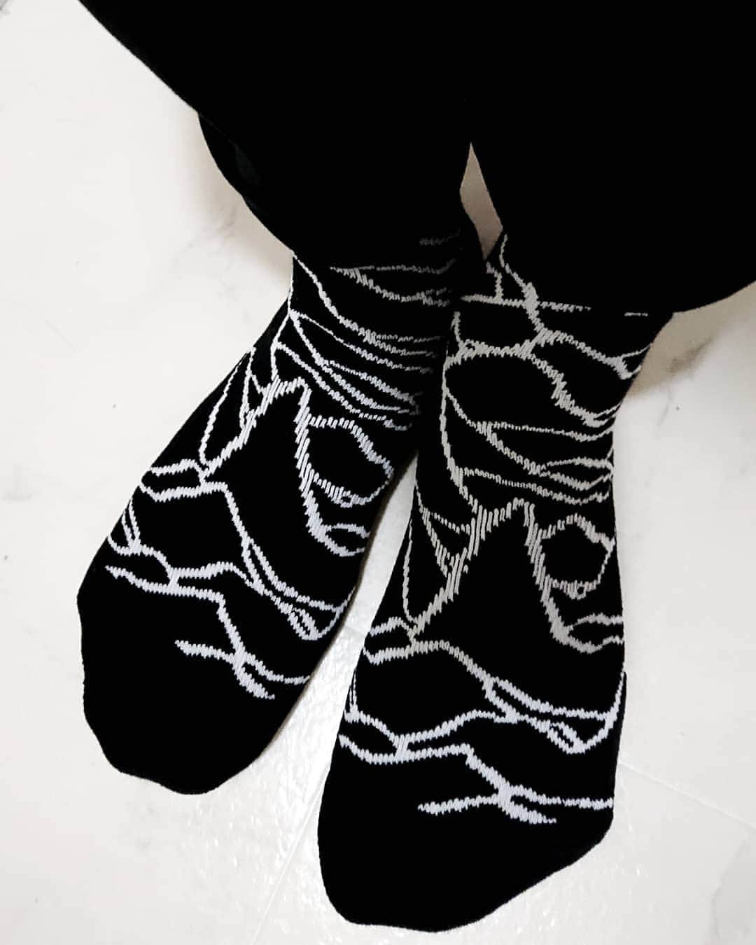 悠介 さんのインスタグラム写真 - (悠介 Instagram)「🧦﻿ ﻿ 一足お先に履かせてもらってます⛰️﻿ ﻿ 靴下の商品化を熱望してたら作ってくれた！﻿ ﻿ 哲司さんマジ神だ🤗﻿ ﻿ ﻿ #ALLAROUND_JP﻿ #socks」4月17日 16時32分 - ysk_lynch