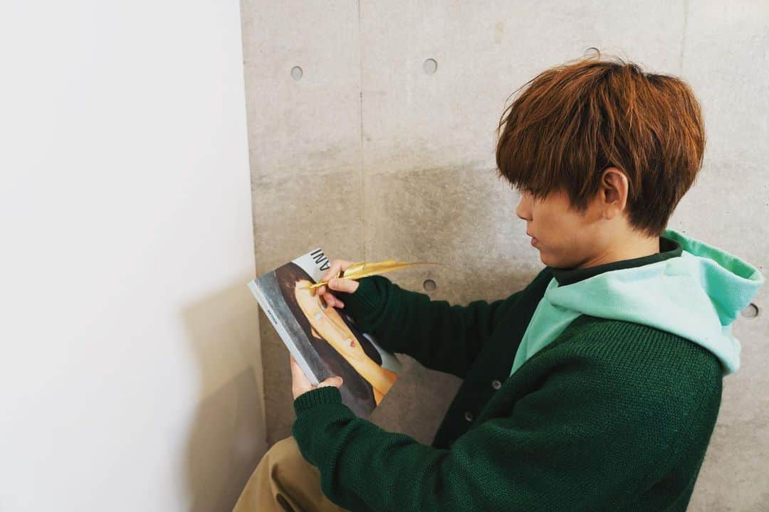 のインスタグラム：「#おうち時間 は絵でも描いてみます🦖 タイトル「白目の人」。 みんなは何してる？🍤 by @cc_takuya_  #GREENLIGHT #オフショット #offshot #カラクリ #COLORCREATION」
