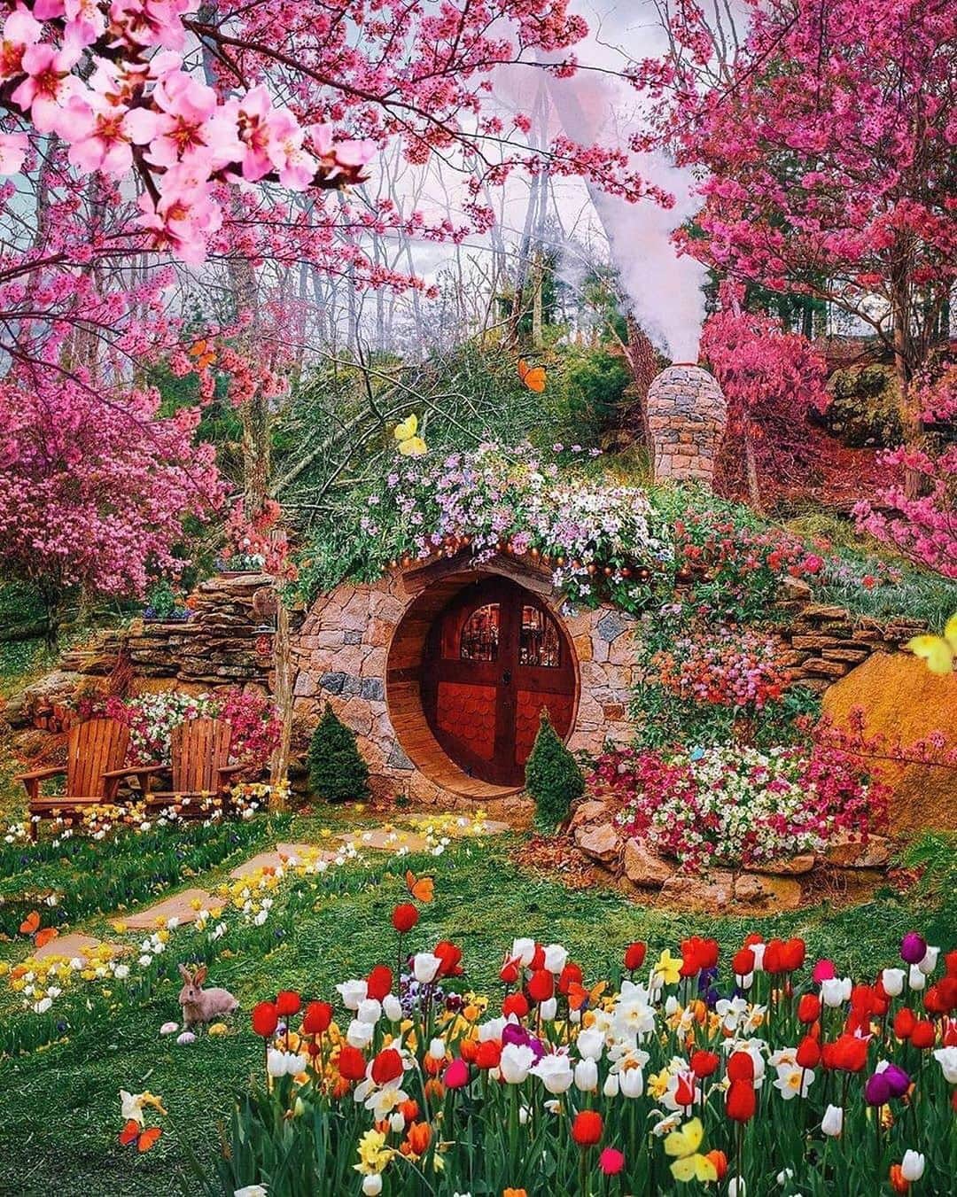 Earth Picsさんのインスタグラム写真 - (Earth PicsInstagram)「Hobbit house during spring time in👇 Rhode Island, United States. Photo by @kjp」4月17日 16時45分 - earthpix