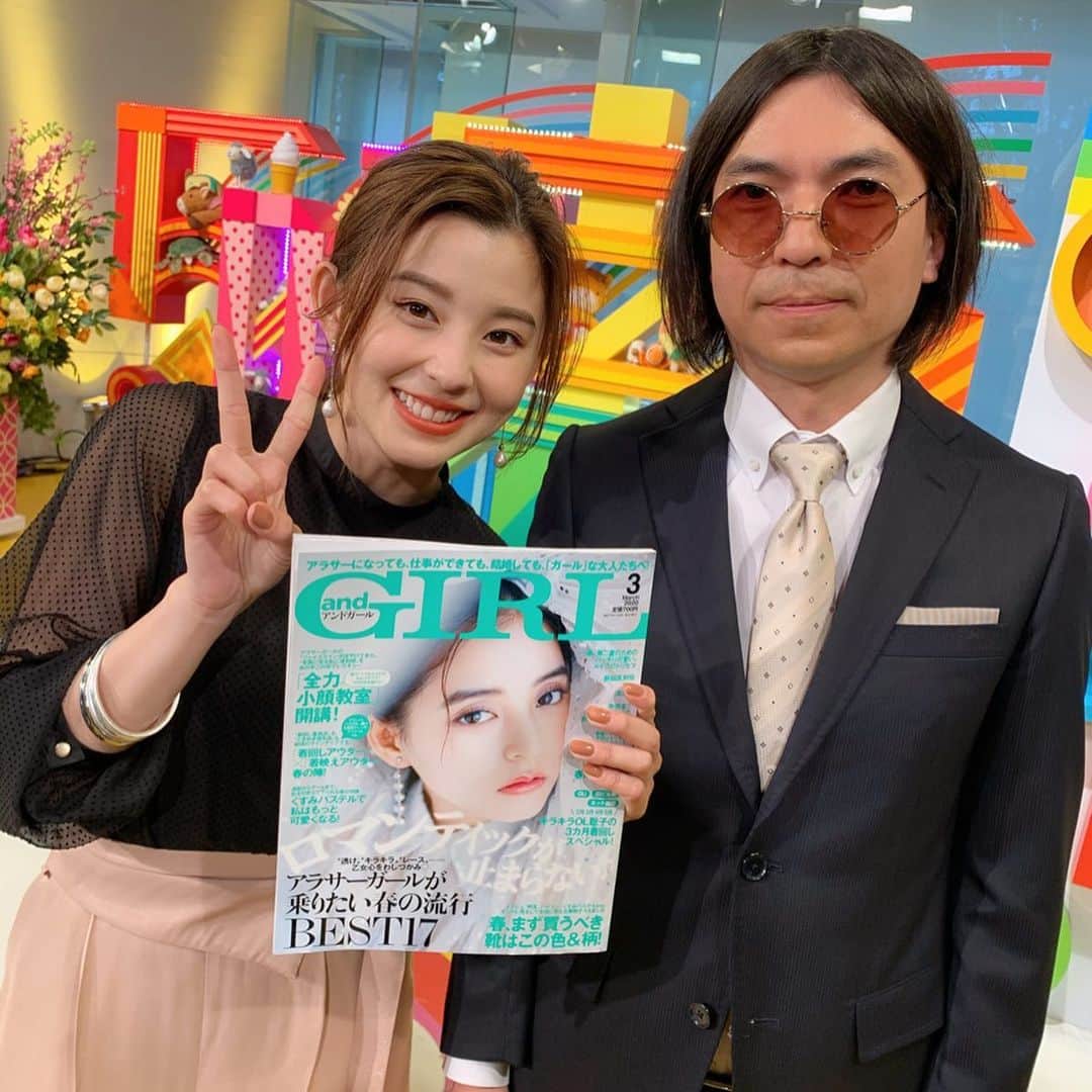 andGIRLさんのインスタグラム写真 - (andGIRLInstagram)「5月号の朝比奈彩ちゃん着回しからゴージャスなオフショットを☺️ 今回、彩ちゃんが毎週土曜日にレギュラー出演している東京MXTVの本社で着回し撮影をさせていただきました。  1枚目は人気番組「5時に夢中」の司会をされているふかわりょうさんとスタジオで！(とても優しくしていただきました🌟) 2枚目は彩ちゃんがレギュラー出演している「お江戸に恋して」のハッピを着て！(華やか🌸似合う！) どちらも今、新型コロナの影響で生放送をお休みしてますが、再開されたら、ぜひ観てみてくださいね！  #andgirl  #朝比奈彩 #ふかわりょう  #tokyomx #5時に夢中 #お江戸に恋して #倉本ゴリ #森ユキオ #竹川尚美  #テレビ局 の裏側がちょっとだけ見られる着回しです #イケメン社員 さんもチラッと出演」4月17日 17時01分 - andgirl_jp