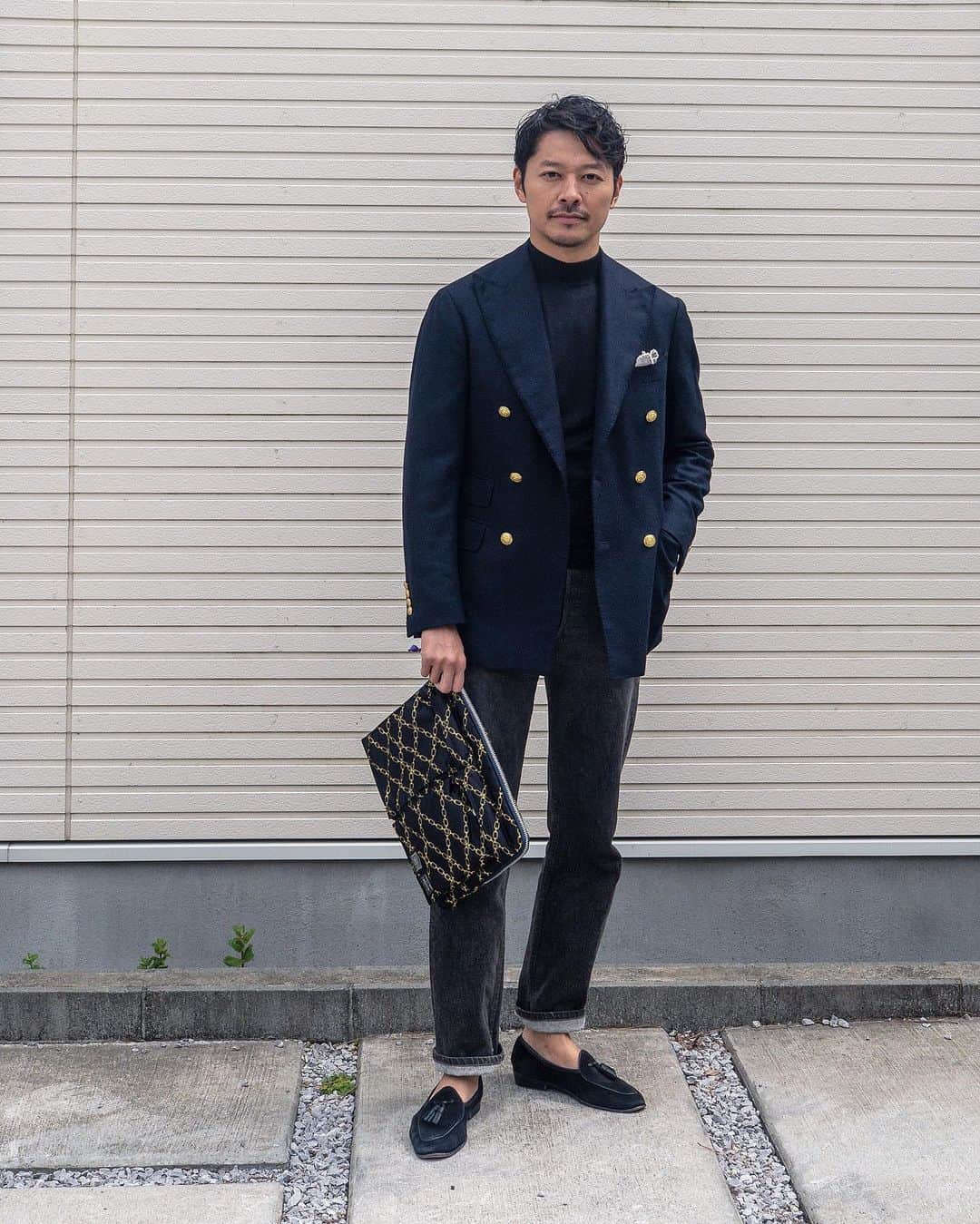 高田朋佳のインスタグラム：「“Black&Blue...” #staycoolathome ———————————————————————— #johnsmedley #ringjacket #blazerstyle #levis #aries #baudoinandlange #newcolonialstyle #jetset #singapore #luxuryresort #colonyclothing #singaporelife #singaporestyle  #lifestyle #fashion #mensfashion」