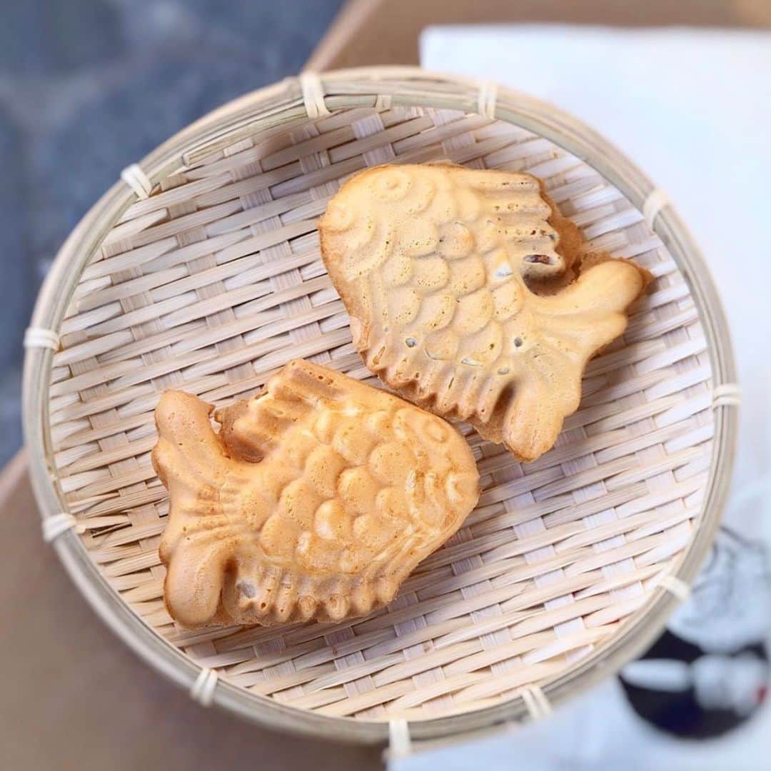 aumoグルメのインスタグラム：「. ❤︎昔ながらの💗絶品たい焼き🐟❤︎ . 希少な北海道産しゅまり小豆を使用した自家製あんこと、パリッとした食感の相性が抜群です🥰💓 . 写真提供 :  @tsukiusagidayo さん﻿﻿ 素敵なお写真をありがとうございました♡﻿﻿﻿ .﻿﻿ 店名：【たい焼き一休】 ぜひ訪れてみてくださいね。﻿﻿ .﻿﻿ ﻿﻿ あなたが撮影したベストグルメpicに﻿﻿ 「#aumo」を付けて教えて下さいっ☺︎﻿﻿﻿ あなたの投稿が紹介されるかも♪﻿﻿﻿﻿﻿ .﻿﻿ aumoアプリは毎日配信！おでかけや最新グルメなどaumo読者が気になる情報が満載♡﻿﻿ ダウンロードはプロフィールのURLから✔︎﻿﻿﻿ (iPhone&Android版)﻿﻿ .  #南住吉#大阪グルメ#スイーツ#たい焼き#フォトジェニック#インスタ映え#カフェ部#カフェ巡り#カフェ#カフェ好き#スイーツ部#スイーツ巡り#スイーツ#スイーツ好き#카페스타그램#카페투어#카페추천#카페탐방기」