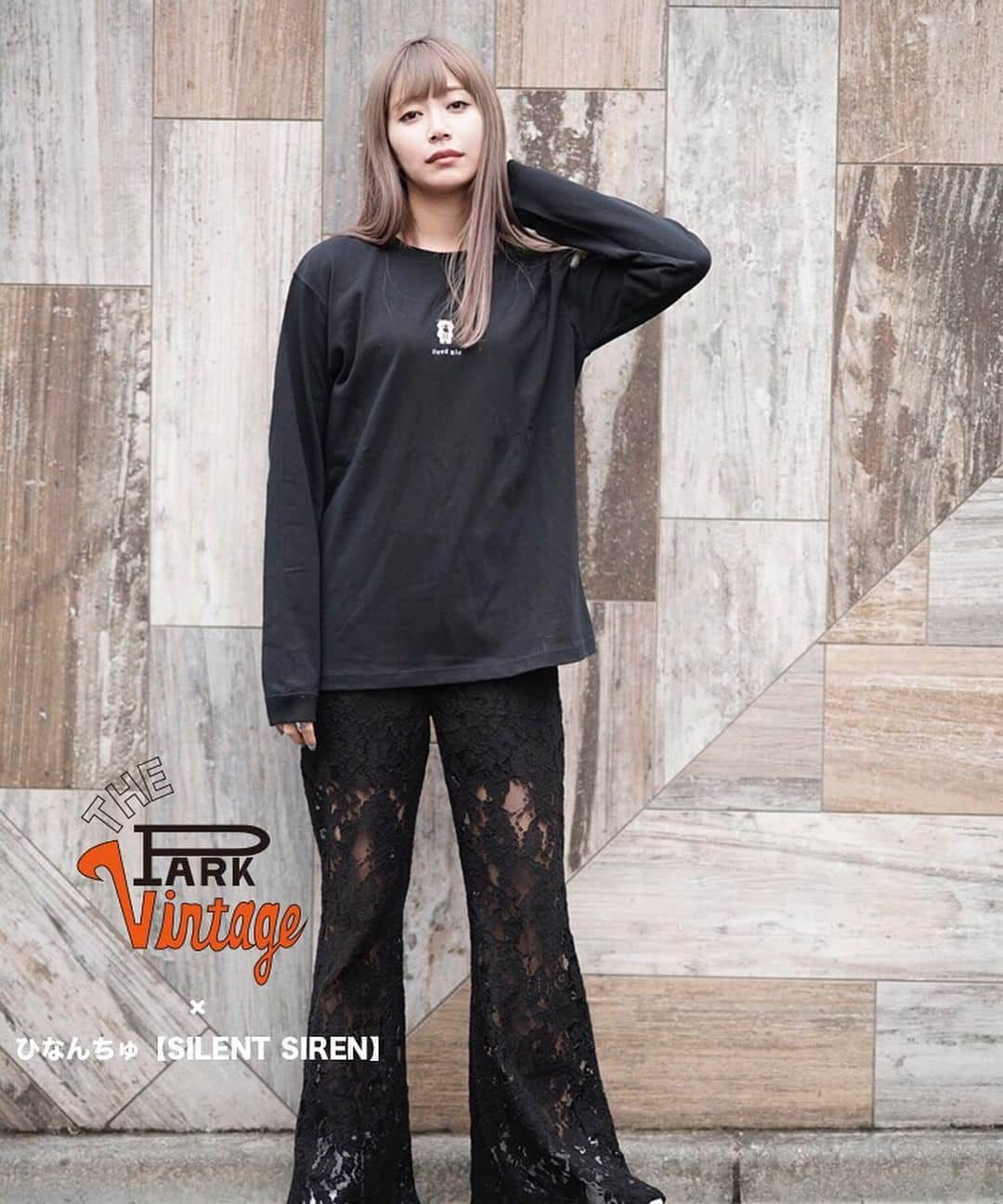 SILENT SIRENさんのインスタグラム写真 - (SILENT SIRENInstagram)「【Information】  THE PARK VINTAGE×ひなんちゅ[SILENT SIREN] ※¥7,000以上お買い上げの先行予約特典としてのオリジナルステッカーには、 ひなんちゅ氏直筆の 『STAY HOME応援メッセージ』が付きます！  今の世の中のこのような状況だからこそのひなんちゅ氏からの応援メッセージでございます。  オリジナルステッカーのデザインは10枚目の写真でございます。 是非、スワイプしてご覧下さいませ！！ こちらの特典は、10日(金)から19日(日)までに受注をして頂いた方全員が対象でございます！  この機会をお見逃しなく！  毎回人気のひなんちゅコラボ企画。 the park store ONLINEの中のTHE PARK VINTAGEでご覧いただけます。 インスタグラムのプロフィールからONLINE STOREへご来店いただけます。 この機会に是非ご覧下さい。  ひなんちゅより今回の企画へのコメントもいただいています。 〜〜〜 デザインは全てユニセックスでサイズ展開もあります。おうち時間が増えているこの時期ですが、おうちでもラフに、少しでもたくさんの方に着てもらえたらとってもとっても嬉しいです。 今後も『自分の好きなこと』×『誰かのためになること』を追求して自分らしく【HORS MIC】で表現して行きたいと思っています。  また、前回に引き続き、売上の一部を保護猫、保護犬たちへの寄付という形になります。わたし自身、面倒を見れる時は保護猫ちゃんのお預かりもしていますが、中には重症な病気をもっていたりハンディキャップのある子もいたりします。そんな子達の医療費に充ててあげることによって、新たな里親さんも見つかり一つの命が助かると知って、自分の好きなアパレルをやるなら大好きなわんちゃんねこちゃんのために少しでも貢献できたら、という思いからthe par_k storeさんとこの活動を続けさせてもらっています。  #thepar_kstore #theparkvintage  #hinanchu #silentsiren #vintage #used #onlinestore #selectshop #ひなんちゅ #サイレントサイレン #ヴィンテージ #セレクトショップ #中目黒」4月17日 17時18分 - silentsiren_official