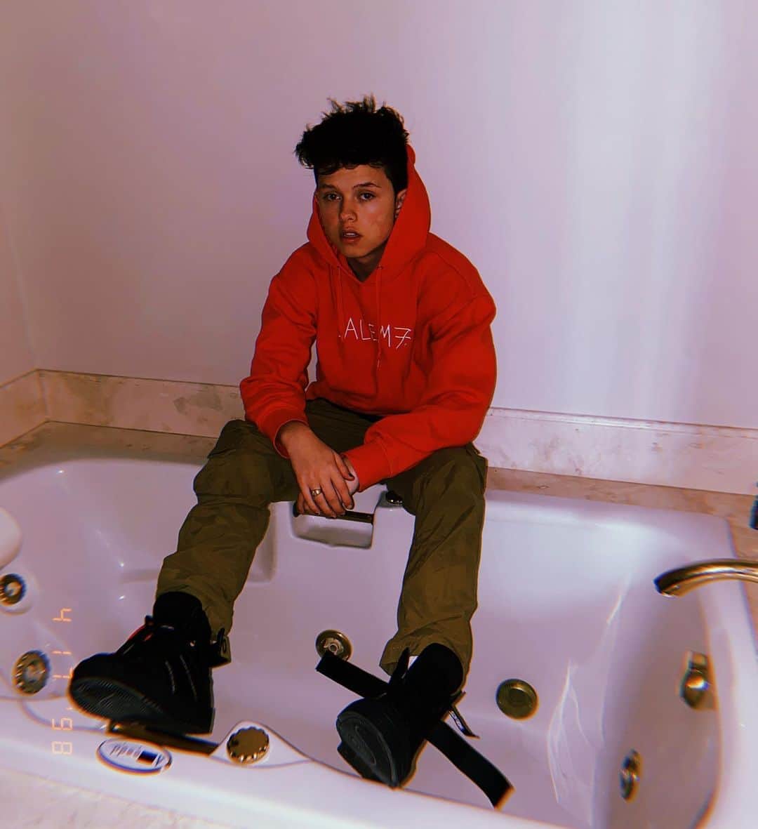 ジェイコブ・ザルトリウスのインスタグラム：「😈」