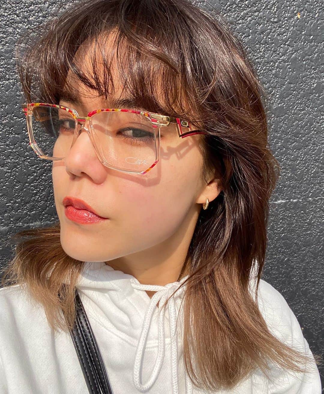 のインスタグラム：「かわいいかわいいメガネ🐒💘 もらった🕺✨✨ やったあ〜💃🏽💕 #CAZAL」