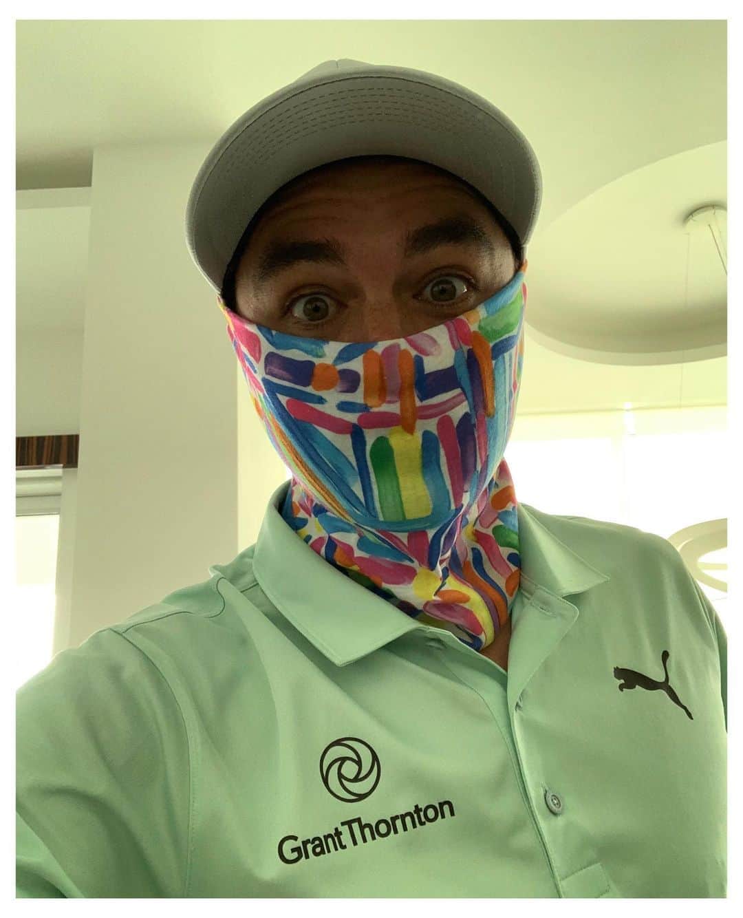 リッキー・ファウラーのインスタグラム：「Remember our friend Rosie from @cominguprosies2016? She's inspiring @allisonstokke & I once again with her new commitment to create non surgical facemasks for those in need. @grantthorntonusa introduced us last year and we continue to be impressed by all she's done and continues to do! Link in bio to support her efforts...keep it up Rosie...you're amazing! #purplepaladin #GTogether #buyamaskgiveamask」