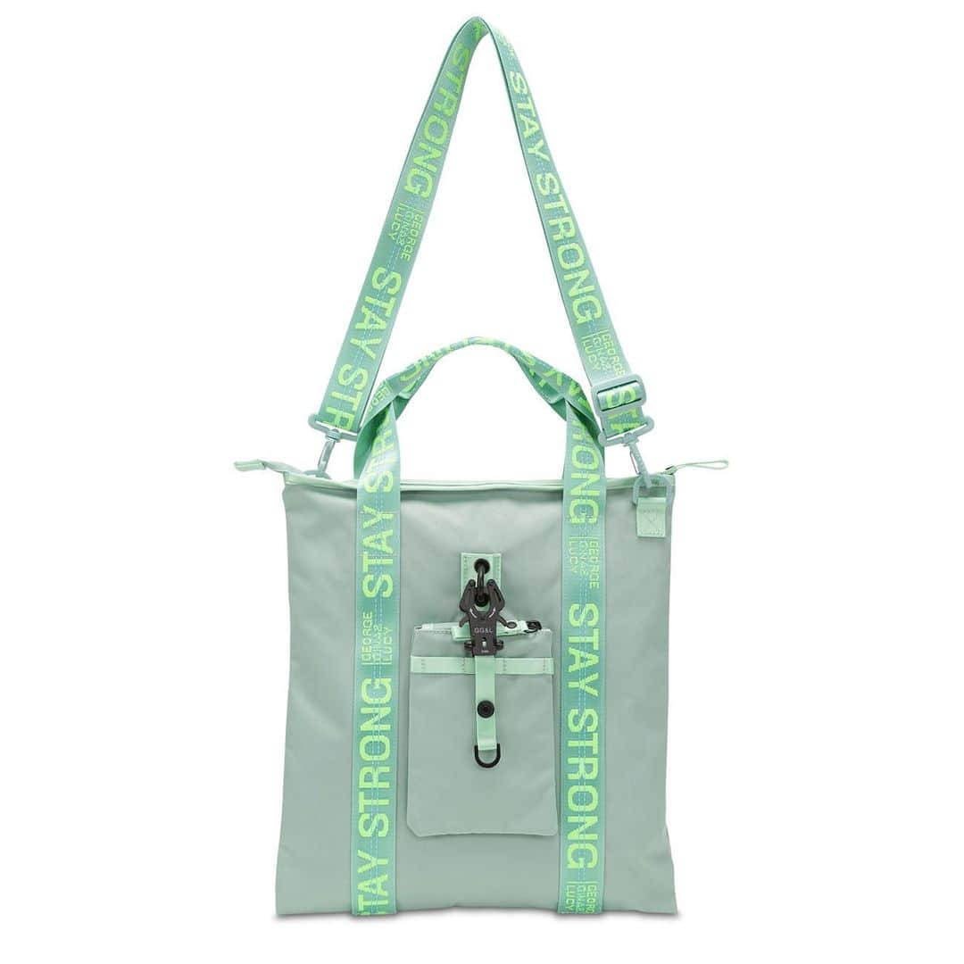 ジョージジーナ&ルーシーのインスタグラム：「STAY STRONG GUYS - We‘re in this together 💚 Bag: XT3ND3D - Mint neon green  #georgeginalucy #gglsquad」