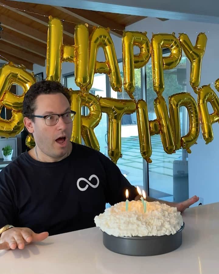 ティモシー・サイクスのインスタグラム：「Here’s how I celebrated my quarantine birthday, it’s been a little different this year :) Send this video to and tag anyone who is celebrating their birthday during this crazy time and thanks again for all the birthday messages, I really appreciate them all! Fun video by @jbxcreative with @badboi @moni_saha and @abad.kathyy #quarantinelife #quarantinebirthday #karmagawa #jewsinquarantine」