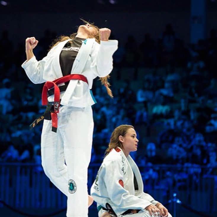 マッケンジー・ダーンのインスタグラム：「#flashbackfriday some great memories competing in Abu Dhabi! I miss this gymnasium! 😍🥇@wartribegear  Photo @bjjstyle #jiujitsu」