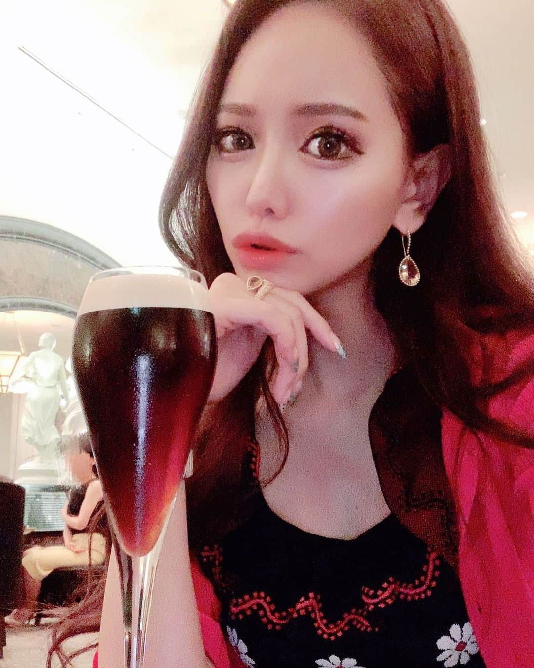 桜ゆみさんのインスタグラム写真 - (桜ゆみInstagram)「. ホテルのラウンジいきたーい🥺💕🥺💕 今日の夜インスタライブするよ😋😋 . . #アイリッシュコーヒー #marriott #marriotthotel #marriottassocia #名古屋マリオットアソシアホテル #名古屋マリオット #マリオットホテル #マリオットアソシアホテル名古屋  #おうち時間 #お家時間 #おうちにいよう  #早く夏になれ  #fabric #新宿ファブリック #ファブリック #ラウンジ #キャバクラ #キャバ嬢 #歌舞伎町 #歌舞伎町キャバ嬢 #桜ゆみ」4月17日 19時18分 - yumi.sakura1111