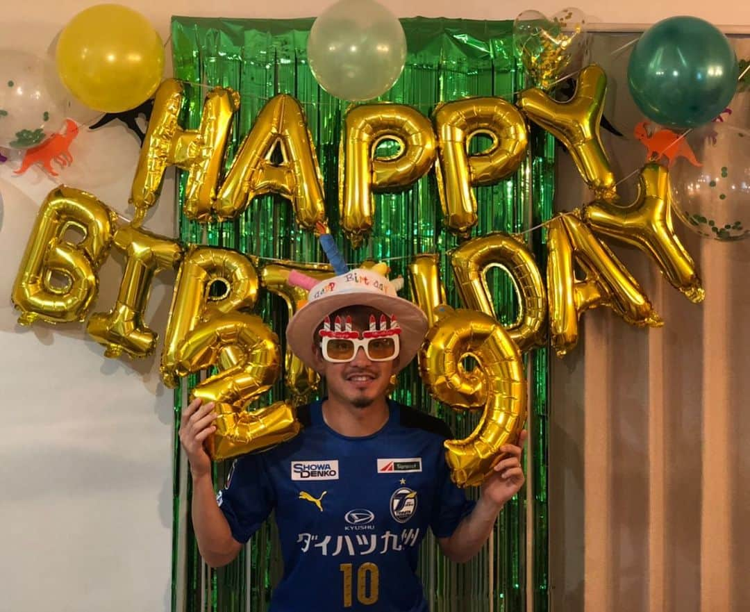 野村直輝のインスタグラム：「29歳になりました。 プロになって7年目、色々想うことがあります。 とにかくお世話になった方へ恩返ししたい。その気持ちが強いです。それは僕を育ててくれた人、チーム、応援してくれる全ての方。 これからも応援よろしくお願いします🤩  #大分トリニータ #徳島ヴォルティス #横浜FC #日本経済大学 #下関中央工業 #セイザンFC #恩返し #感謝 #コロナに負けるな #それぞれができることを #頑張りましょう」