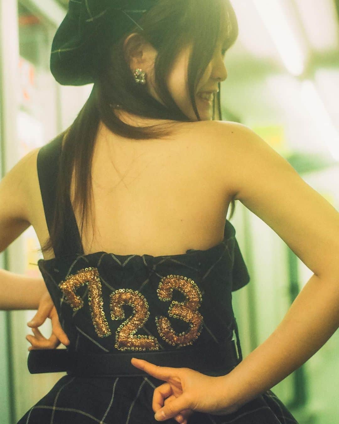 弘松菜摘のインスタグラム：「﻿ バクステの卒業制作写真が﻿ 完成した〜〜！！！！！﻿ ﻿ 本当に最高の写真しかないから﻿ たくさんのせるね☺️✨﻿ ﻿ ﻿ それにしても﻿ @yattakita  が作ってくれた衣装が最高すぎる😭❤️﻿ 背中の723がお気に入り！！！﻿ ﻿ ﻿ ﻿ ﻿ #フィルムカメラで残すきもち﻿ #idol だった」