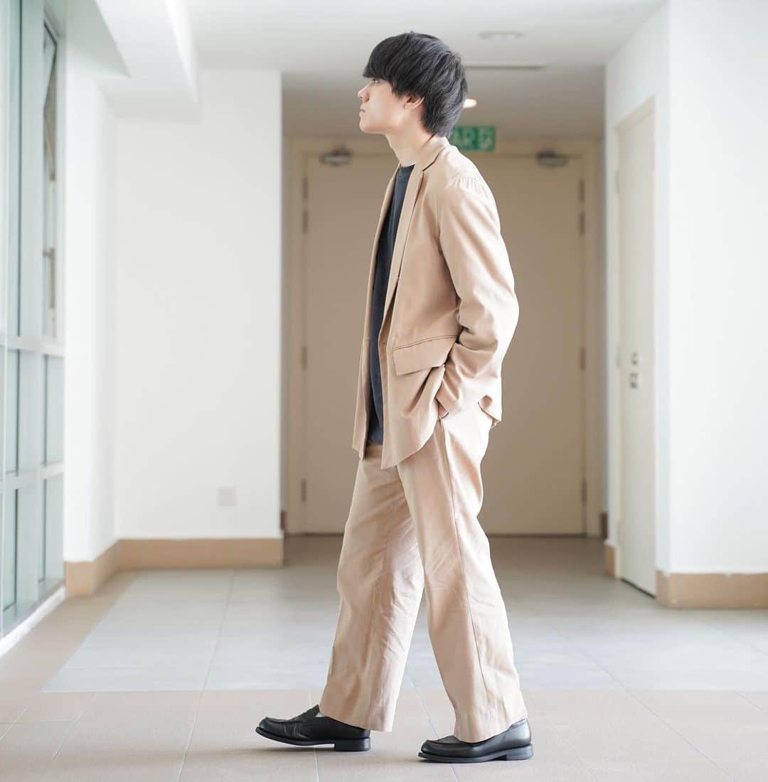 のインスタグラム：「お気に入りのセットアップ！ ・ ・ #auralee #stevenalan #henderscheme ———————————————————————— #ootd#coordinate#snap#fashionsnap#fashion#instafashion#instagood#メンズファッション#gu#uniqlo#爽やかコーデ#l4l#f4l#お洒落さんと繋がりたい#おしゃれさんと繋がりたい#オシャレさんと繋がりたい#写真撮ってる人と繋がりたい#写真好きな人と繋がりたい#ファインダー越しの私の世界 #シミラールック#couple #couplephoto #neat_tokyo #henderscheme ————————————————————————」