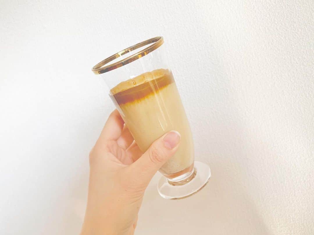 八木沙季のインスタグラム：「☕️☕️ . ダルゴナコーヒー…のつもり🥺 また再チャレンジしよ🥺笑 YouTubeアップしてるから見てね😉💓 .」