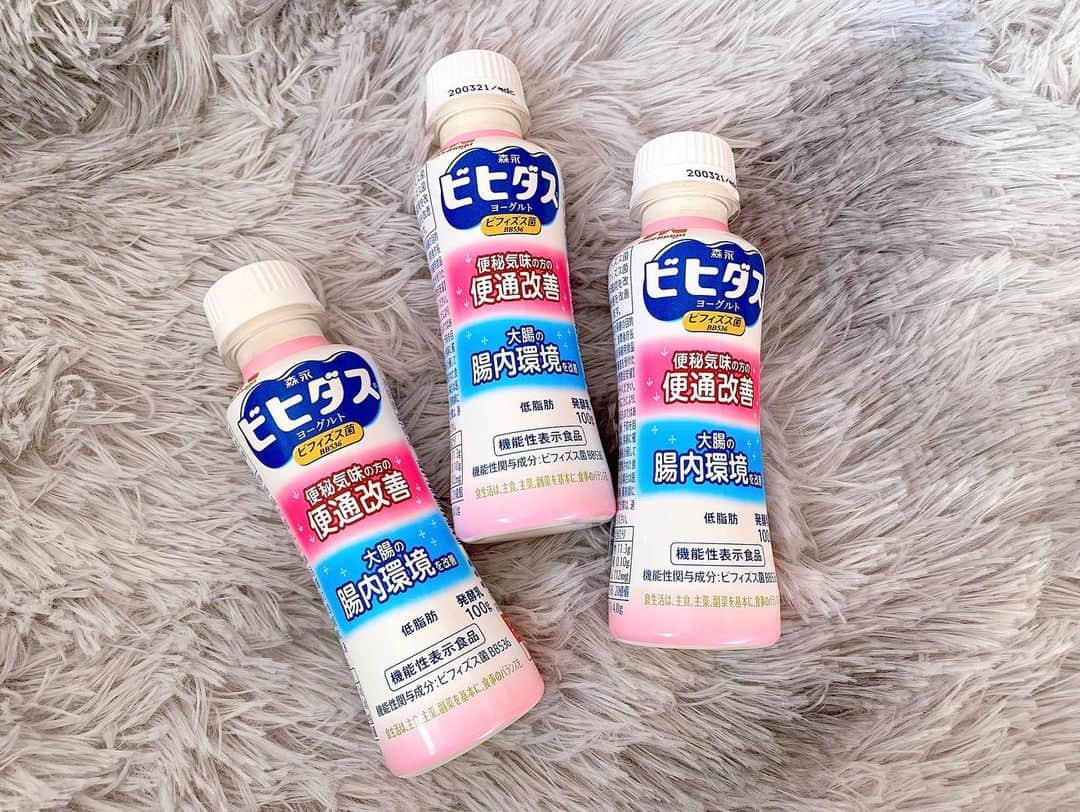 佐々木志織さんのインスタグラム写真 - (佐々木志織Instagram)「🐮ビヒダスヨーグルトで便通改善 . . 食べなくてもお腹がポコッと出てしまったり、仕事で早起きだったり夜遅いご飯になったりと不規則な食生活で便秘がちなのが気になっていたんだけど… 3日間飲んでみて、むくみがとれてスッキリしたよ！ スッキリリセットされる感じで良かった✨ 出先でも手軽に手に入るし、これでお腹の調子が整えられるから、これから継続して飲もうと思う🌷 . . #ビヒダスヨーグルト便通改善#ビヒダス#便秘#便秘改善#ヨーグルト#腸活#美容#健康#ダイエット#PR」4月17日 20時09分 - shiorio118